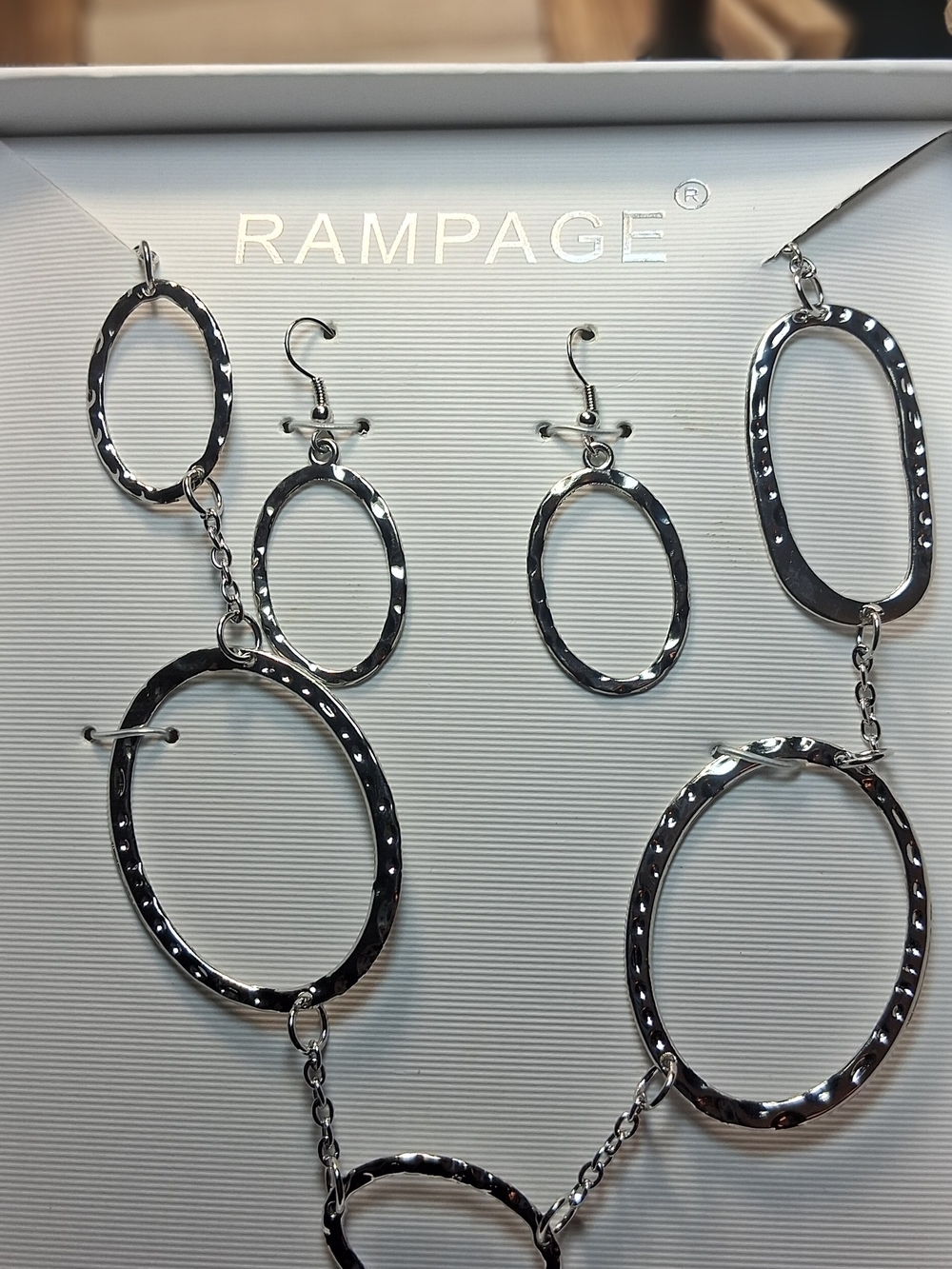Rampage Silver Hammered Oval Link Necklace and Earring Set